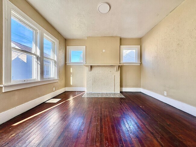 Building Photo - 1508 Hermosa Pl