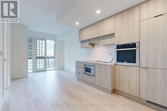 Building Photo - 39 Roehampton Ave