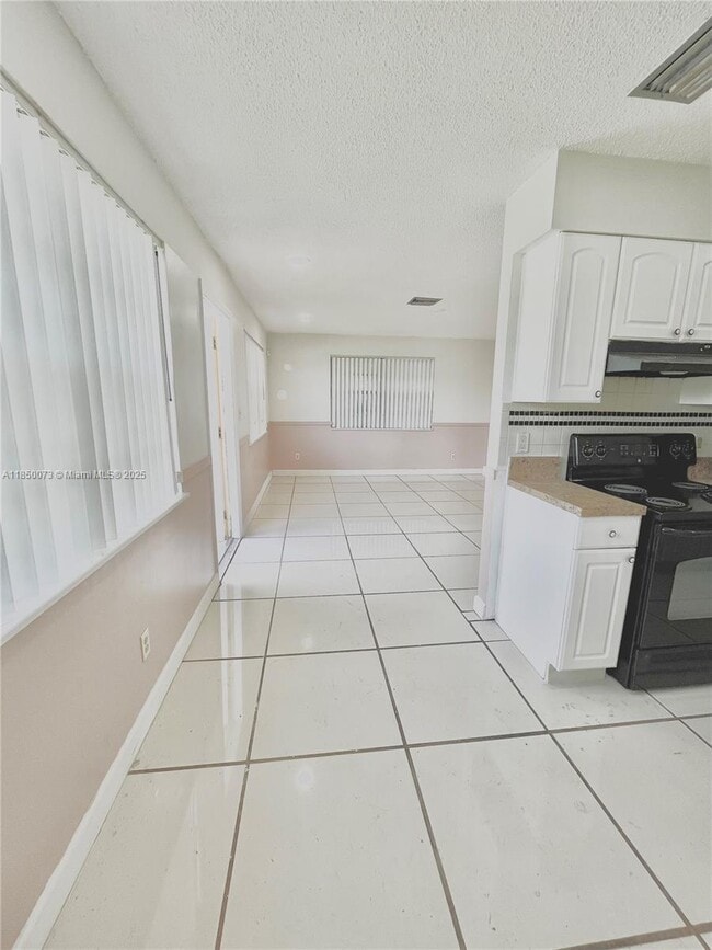 Foto del edificio - 6737 NW 6th Ct