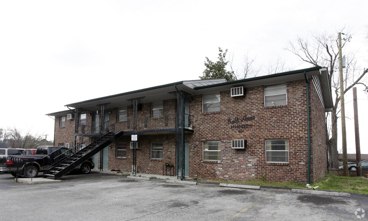 Primary Photo - 1601 E Cornelia Ave