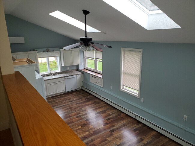 Foto del edificio - 132 Lawrence Rd