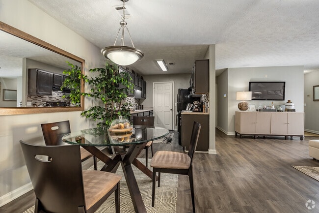 2BR, 2BA - 1050SF - Hampton Downs Apartments