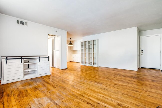 Building Photo - 4847 N US 75-Central Expy 1000