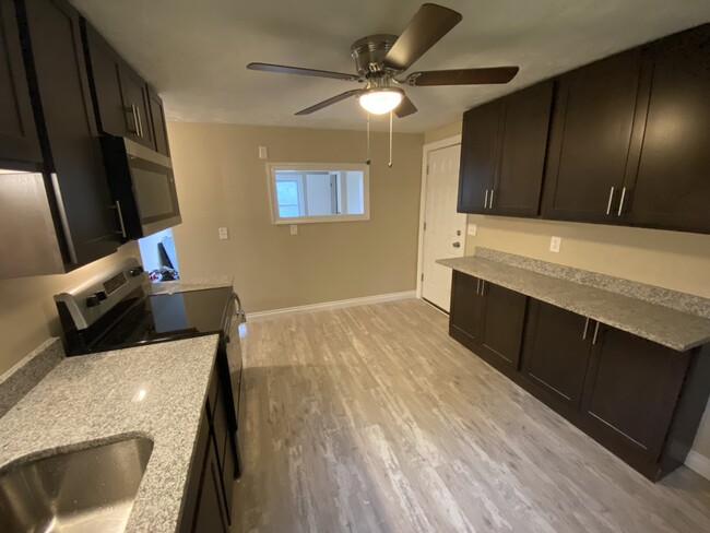 Kitchen - 924 Symonds Plz
