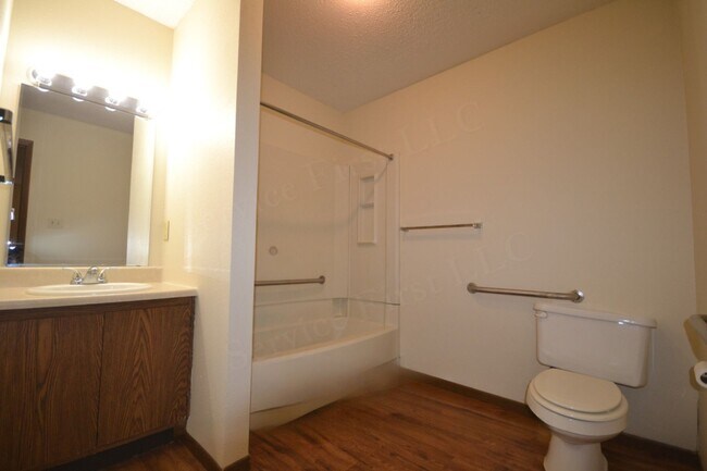 Foto del edificio - Calhoun Village Apartments