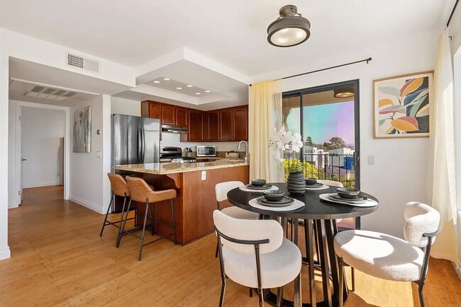 Foto del edificio - 2849 E St