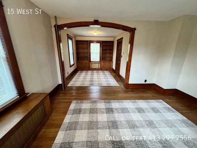 Building Photo - Beautiful Single Family Home in Easthampto...