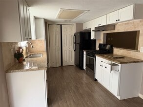 Building Photo - 2118 Marot Dr