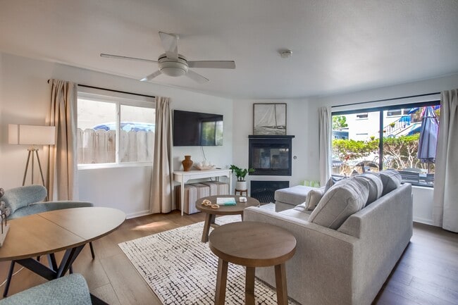 Foto del edificio - 807 Capistrano Pl