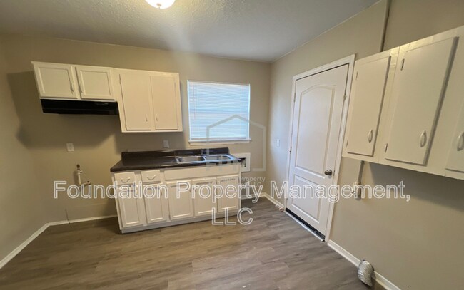 Foto del edificio - 4422 Suncrest Dr
