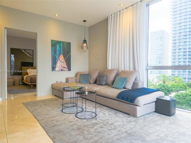 Building Photo - 1060 Brickell Ave
