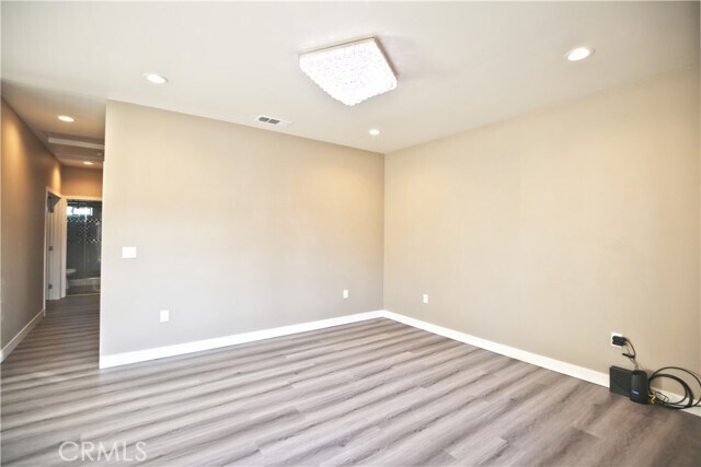 Building Photo - 422 Linda Terrace N