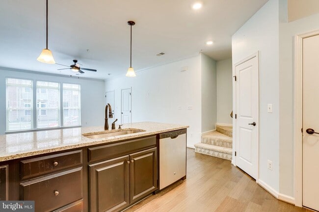 Building Photo - 41441 Black Cherry Terrace