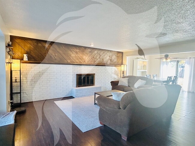 Building Photo - "Cozy Comfort Awaits: 3-Bedroom Home with Fireplace on Twilight Ave, Enid, OK!"
