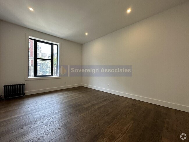Building Photo - 45 Tiemann Pl