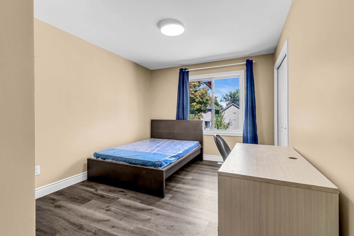 Photo principale - 709 Bridge Av