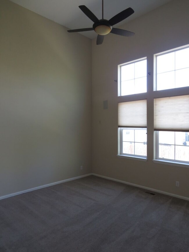 Building Photo - Great 3-Bedroom Townhome