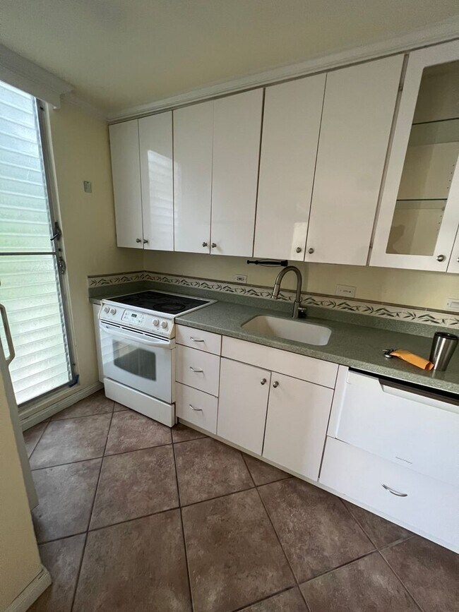 Building Photo - Cozy 1 bd/1bath Diamond head w/parking