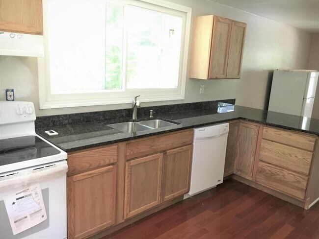 Photo - Baywood Avenue 275 House