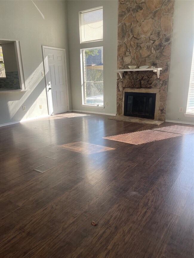 Building Photo - 3443 Nutwood Ln