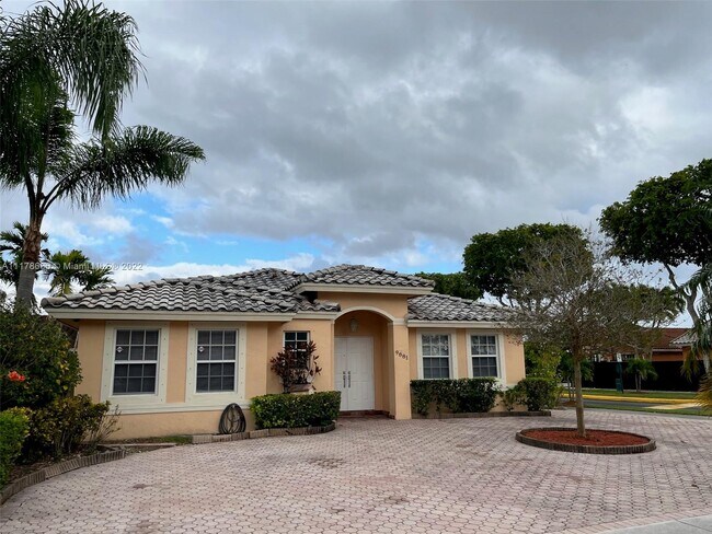 Building Photo - 9881 SW 166th Ct
