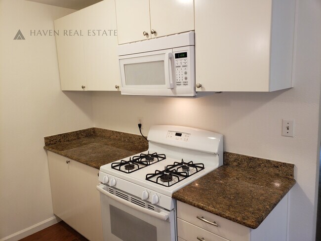 Building Photo - 515 Kains Ave