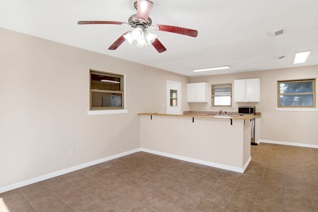 Foto del edificio - Renovated 3 bedroom home near UWF