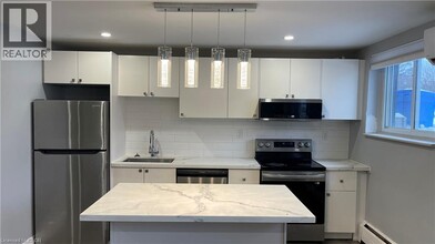 Building Photo - 413 Hazel St