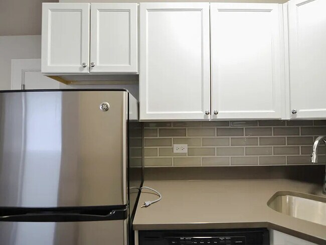 Foto del edificio - 827 W Lakeside Pl