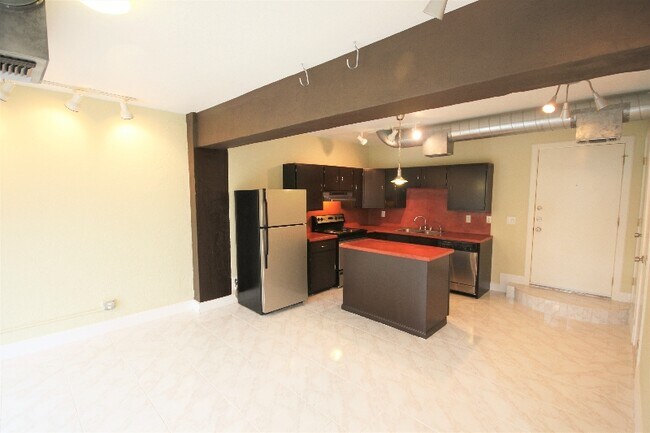 Photo - 710 S Medina St Apartment