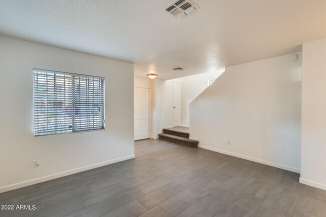 Foto del edificio - 8337 W Hughes Dr