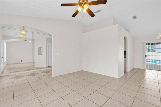 Building Photo - 112 Azalea Dr