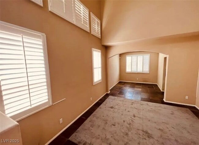 Building Photo - 2455 Silver Sunrise Ln