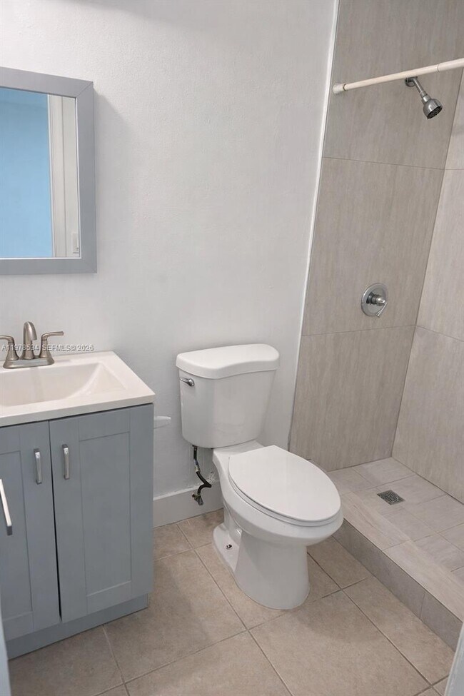 Building Photo - 221 NE 40th St