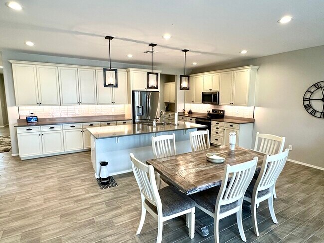 Foto del edificio - Massive RV Garage plus fantastic floorplan in Casa Vista