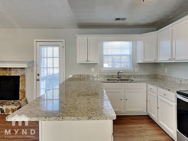Building Photo - 375 Mountainview Dr