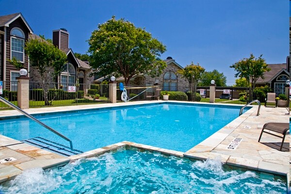 Piscina - Plano Park Townhomes