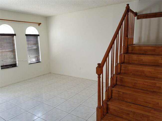 Foto del edificio - 5255 NW 112th Ave