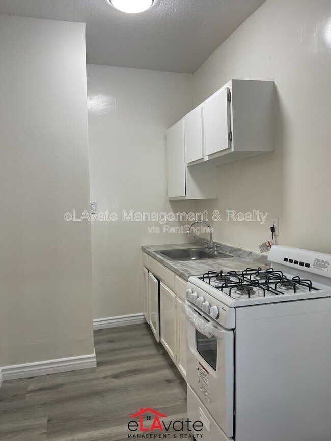 Foto del edificio - 832 S Fedora St