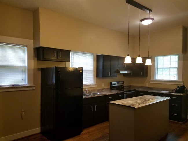 Building Photo - 901 Russell St