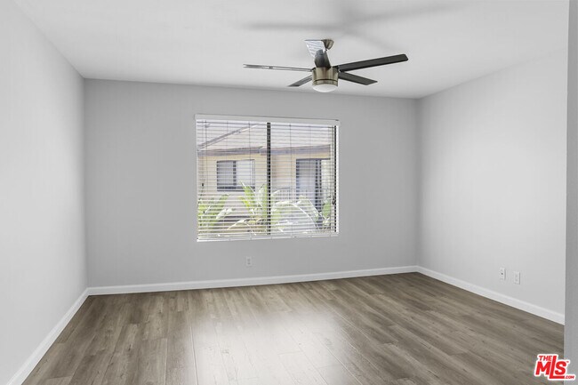 Building Photo - 620 W Hyde Park Blvd