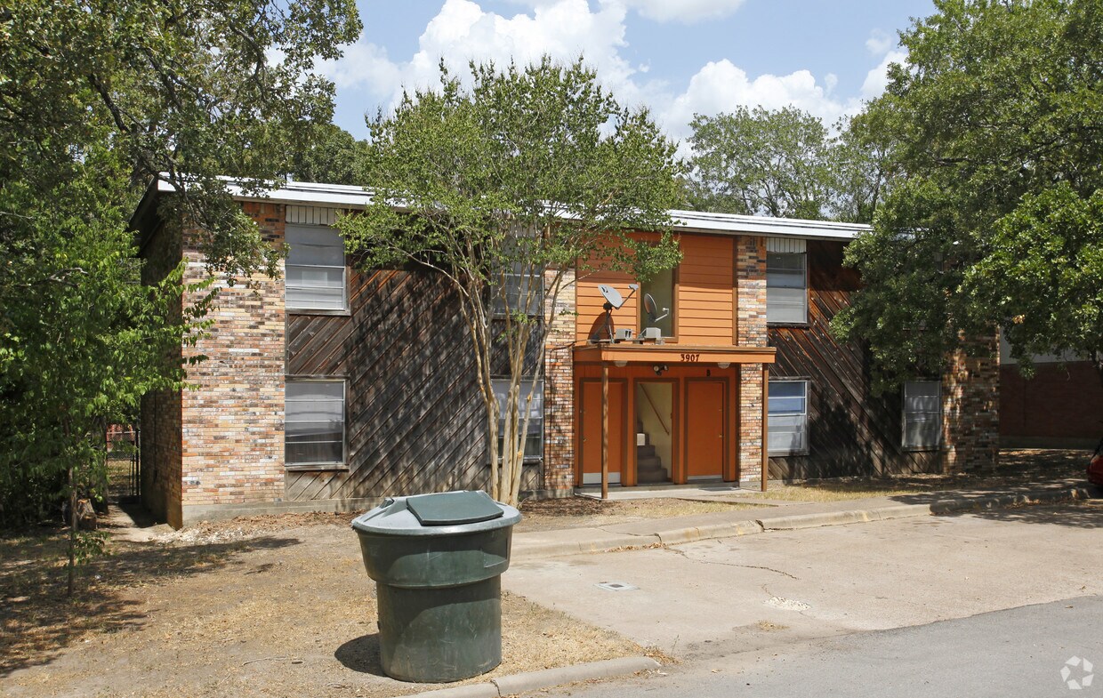 Primary Photo - 3907 Aspen