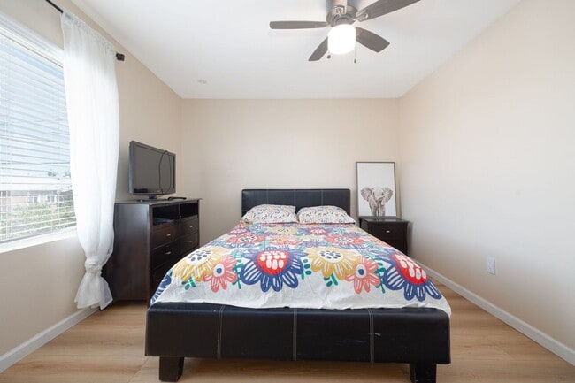 Building Photo - Don't miss the chance to rent this fully f...