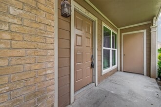 Building Photo - 1860 White Oak Dr