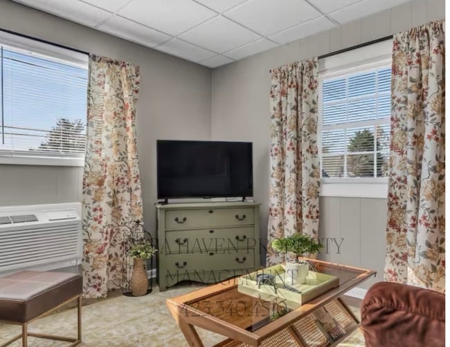 Building Photo - Modern 1 Bed 1 Bath - Pet Friendly!