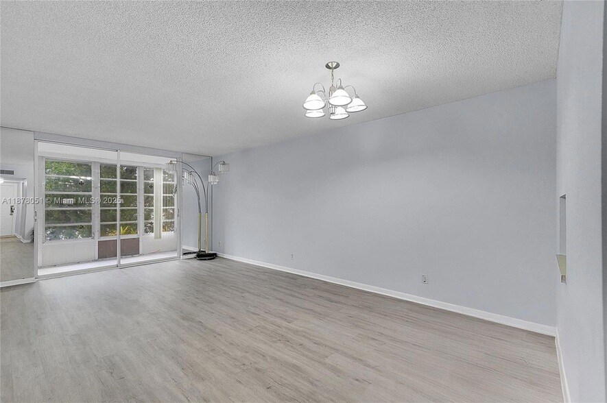 Foto principal - 5320 NW 11th St