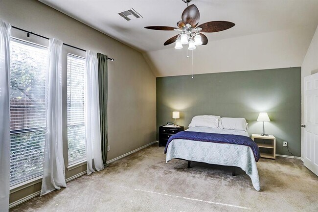 Foto del edificio - 6019 Lynwood Banks Ln