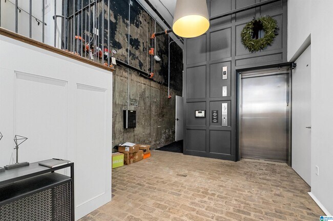 Building Photo - 2227 2nd Ave N