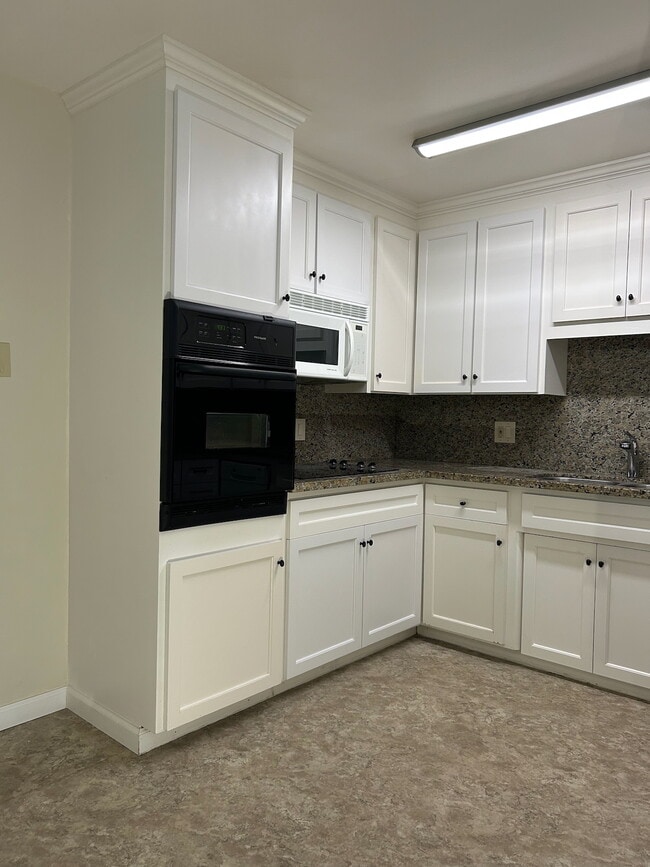 Building Photo - 47 Lester Avenue