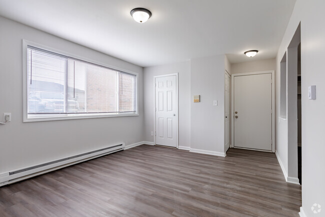 2BR, 1BA - Living - Onyx On Victoria